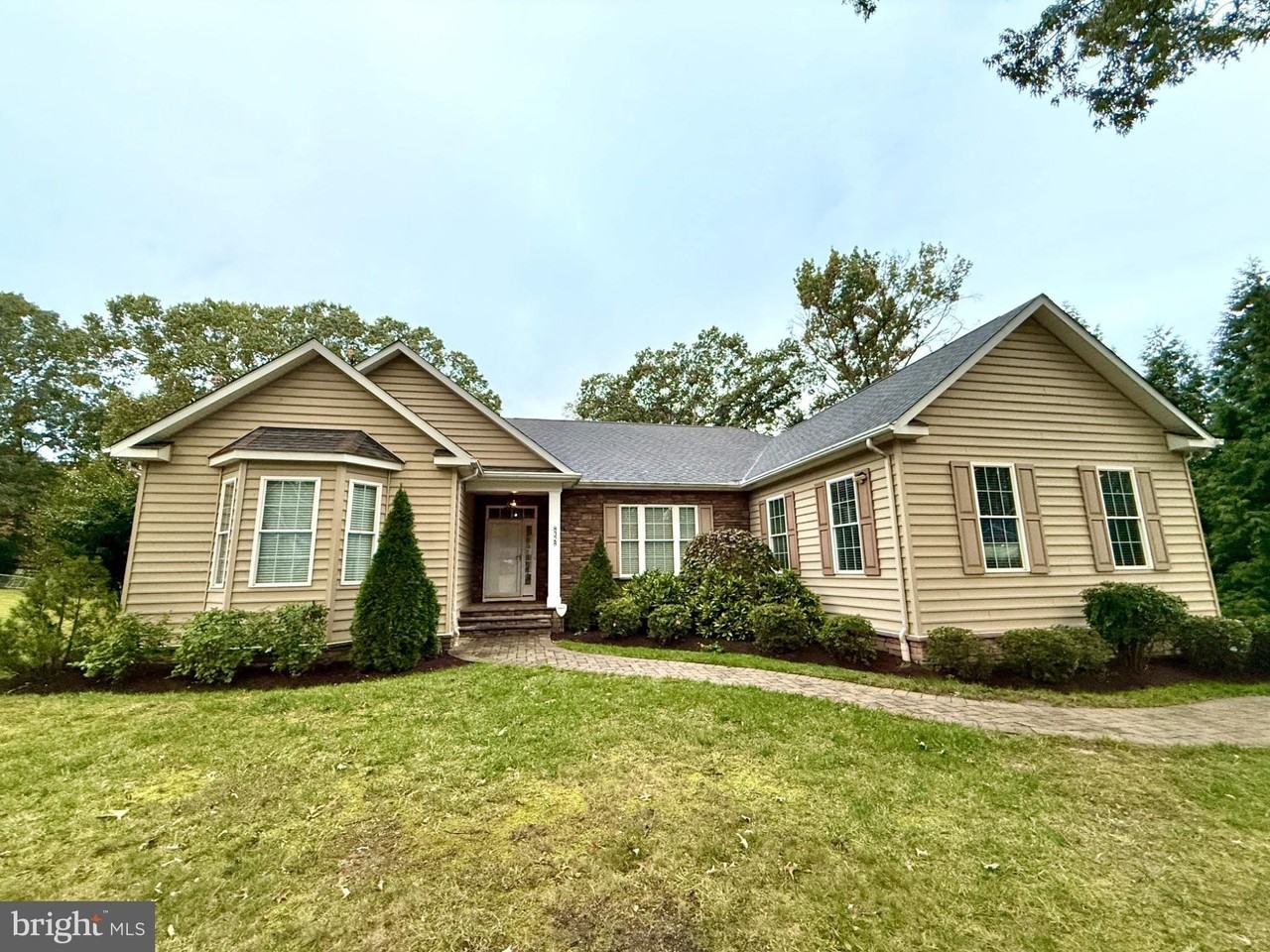8328 Oakwood Rd - Photo 2 of 39