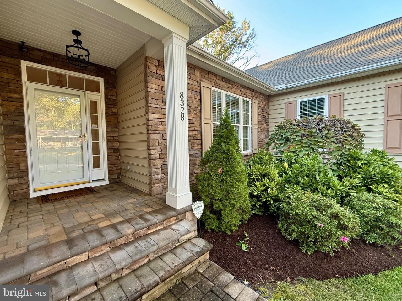 8328 Oakwood Rd - Photo 3 of 39