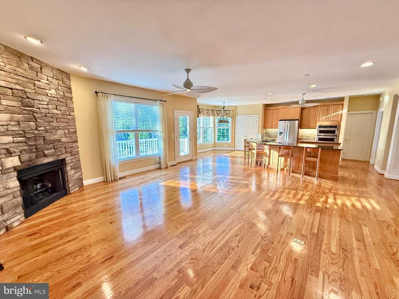8328 Oakwood Rd - Photo 4 of 39