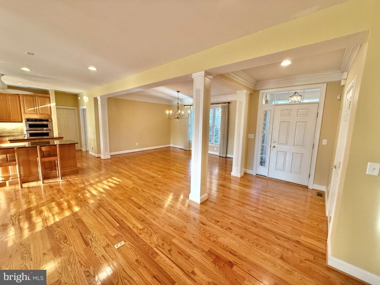 8328 Oakwood Rd - Photo 6 of 39