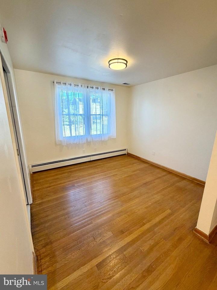7008 Railway Ave - Photo 6 of 24