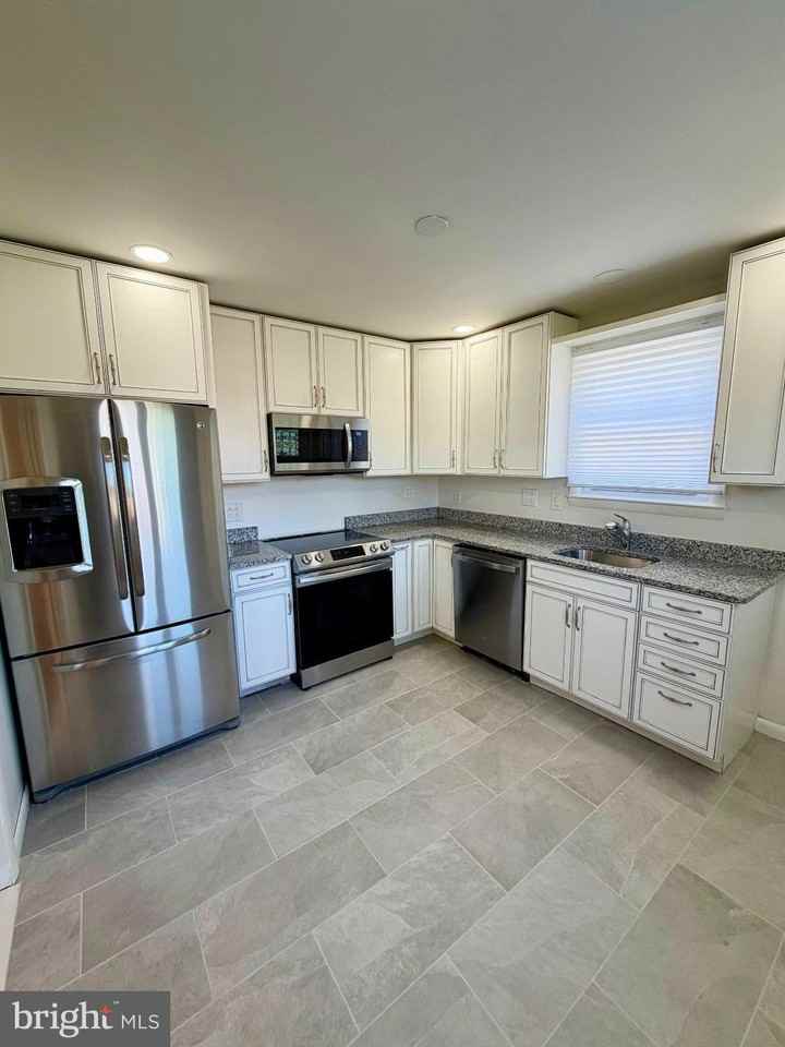 7008 Railway Ave - Photo 7 of 24