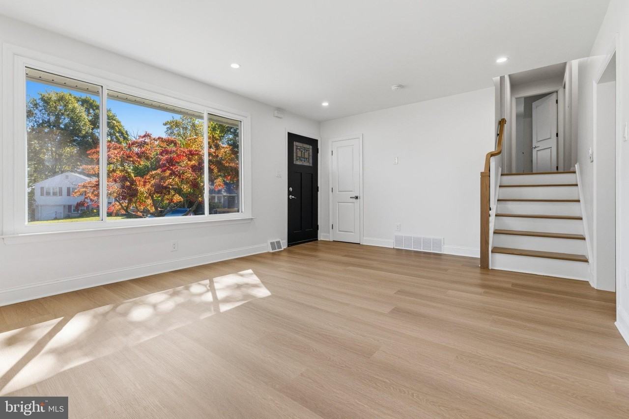 1346 Clarke Rd - Photo 2 of 28