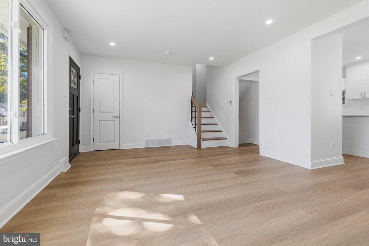 1346 Clarke Rd - Photo 3 of 28