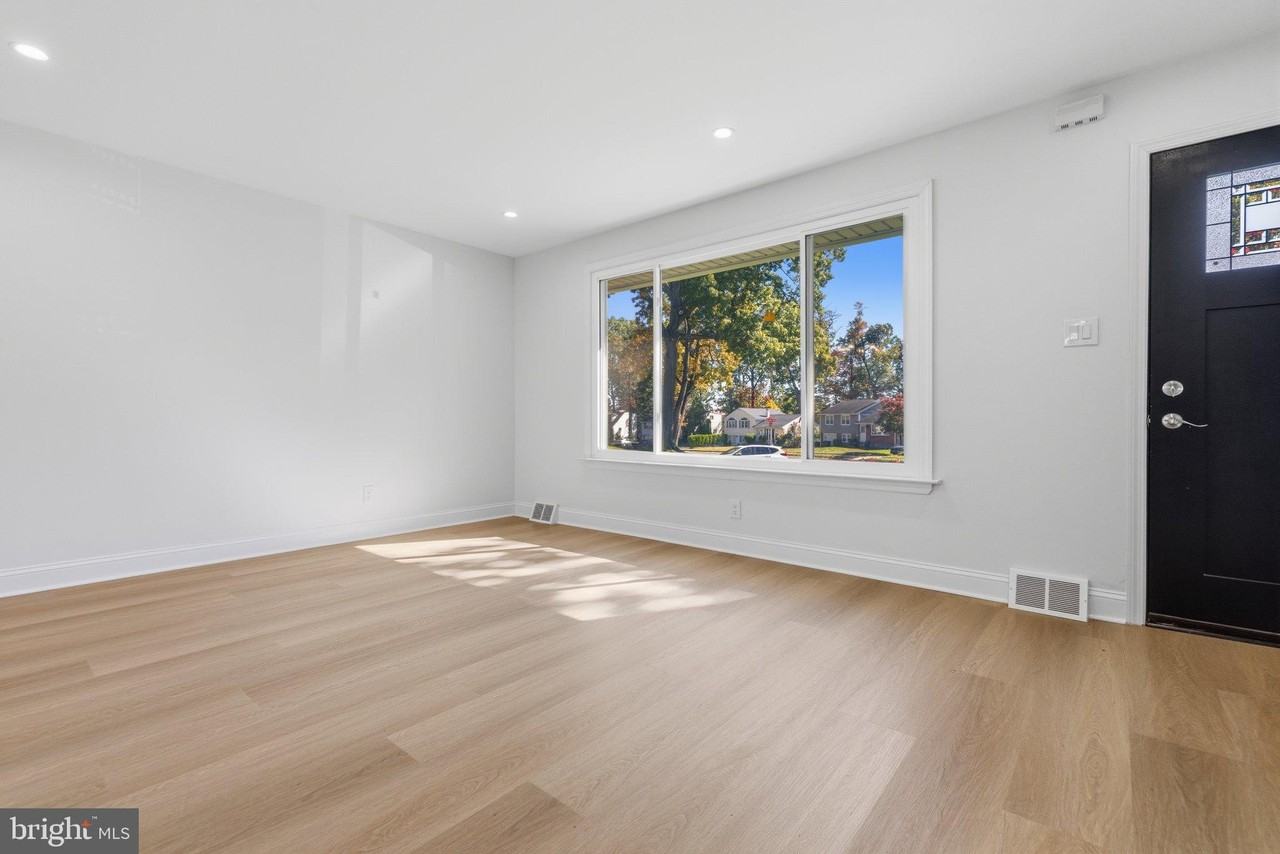 1346 Clarke Rd - Photo 4 of 28