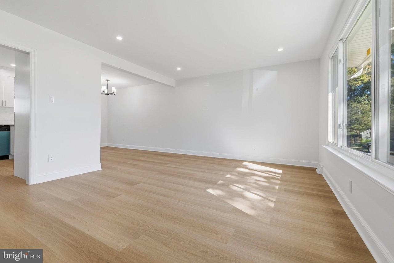 1346 Clarke Rd - Photo 5 of 28