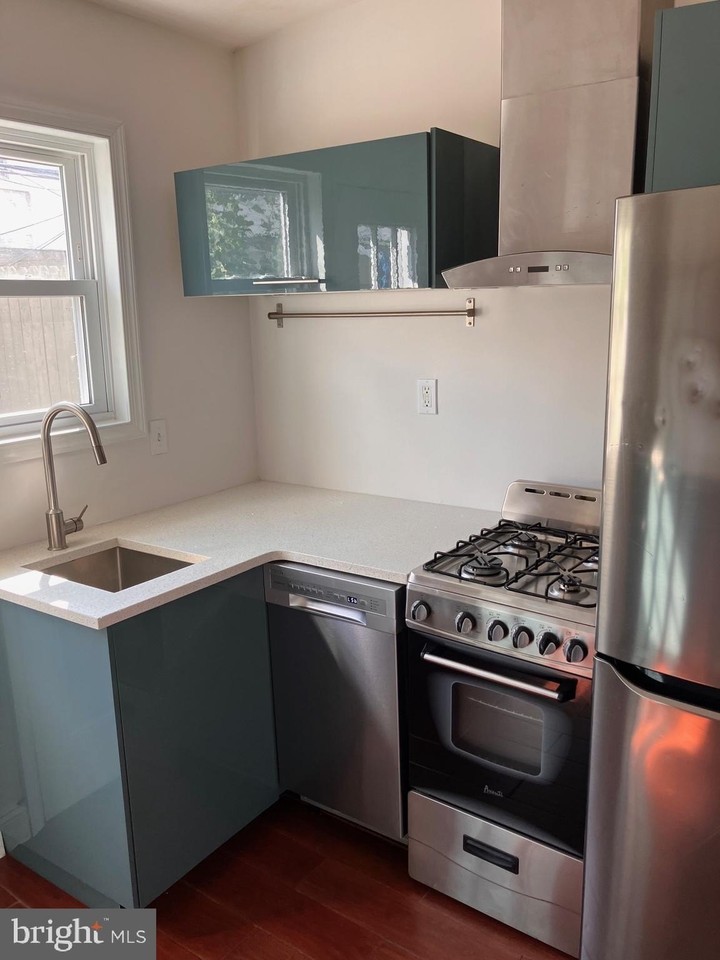 332 Mercy St - Photo 6 of 27