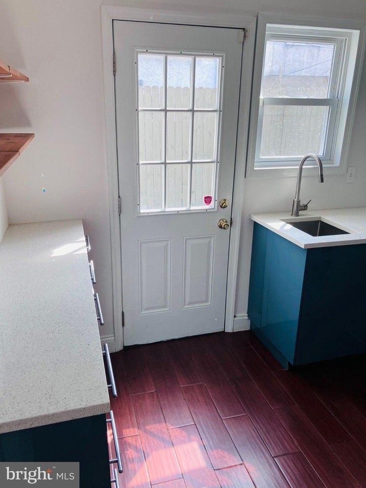 332 Mercy St - Photo 7 of 27