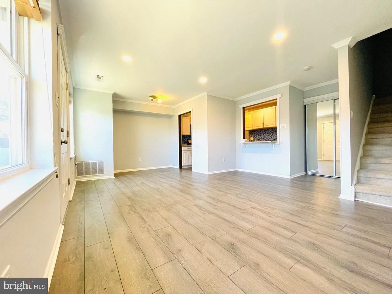 10103 Northeast Ave #15 - Photo 5 of 34