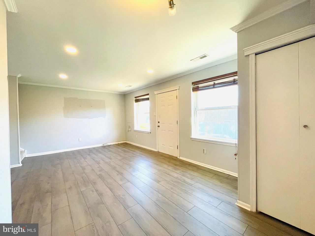10103 Northeast Ave #15 - Photo 6 of 34