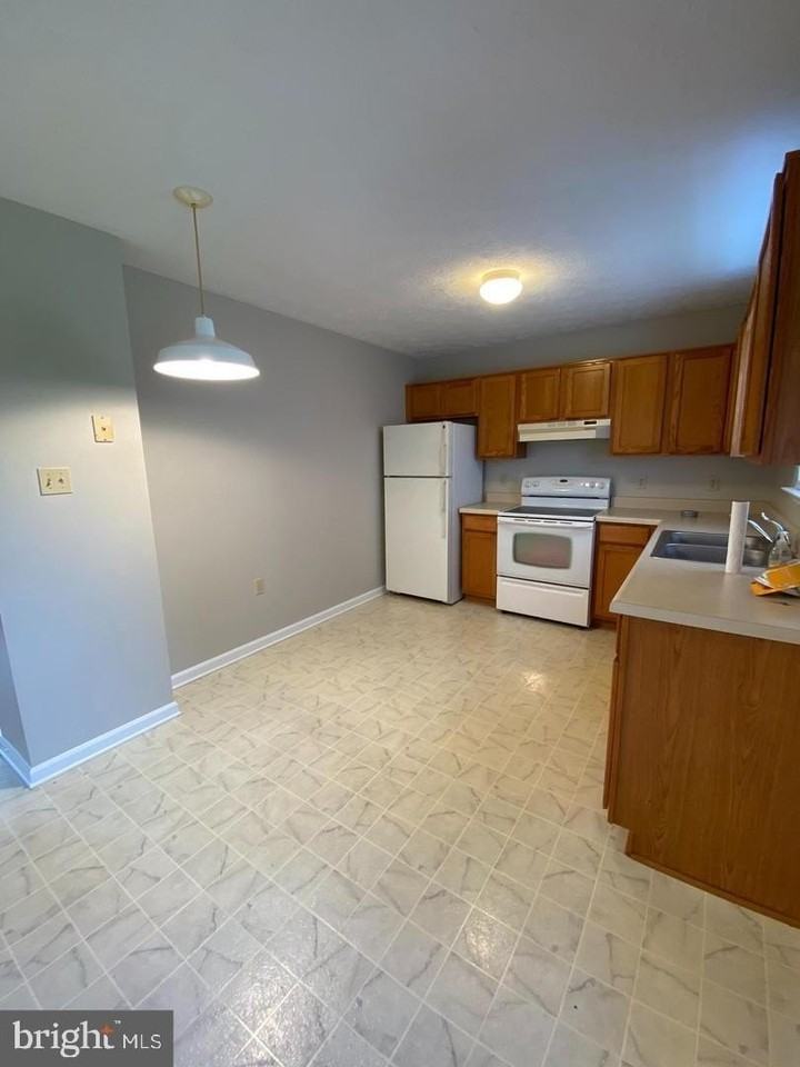315 Stratford Dr - Photo 2 of 7