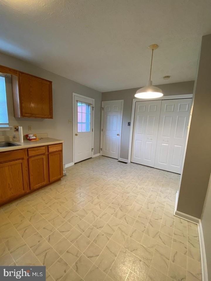 315 Stratford Dr - Photo 3 of 7