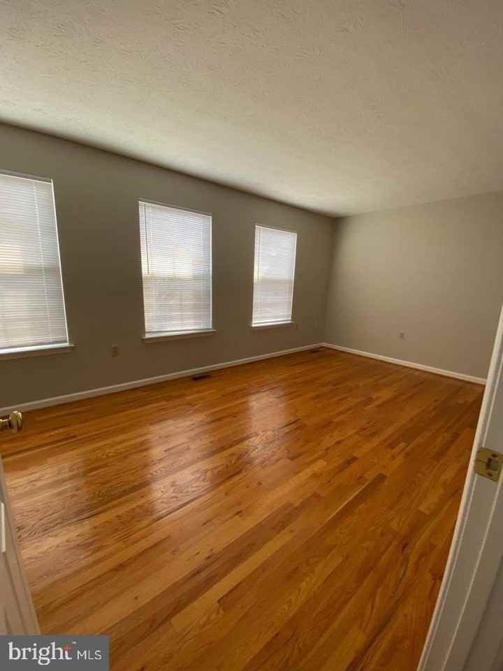 315 Stratford Dr - Photo 4 of 7