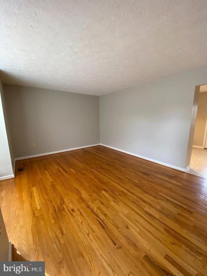 315 Stratford Dr - Photo 6 of 7