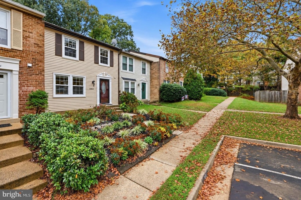 5852 Rock Forest Ct - Photo 2 of 47