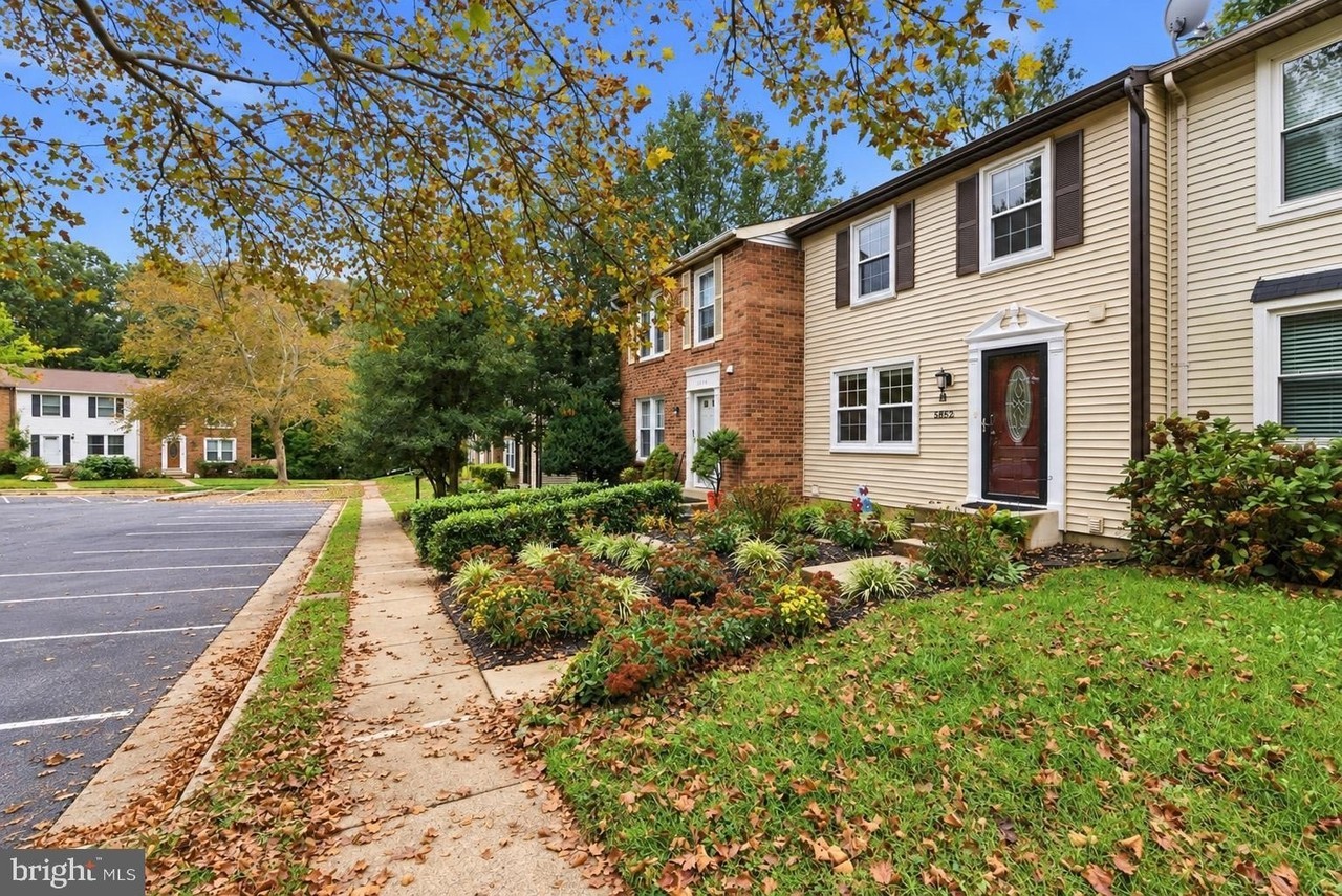5852 Rock Forest Ct - Photo 3 of 47