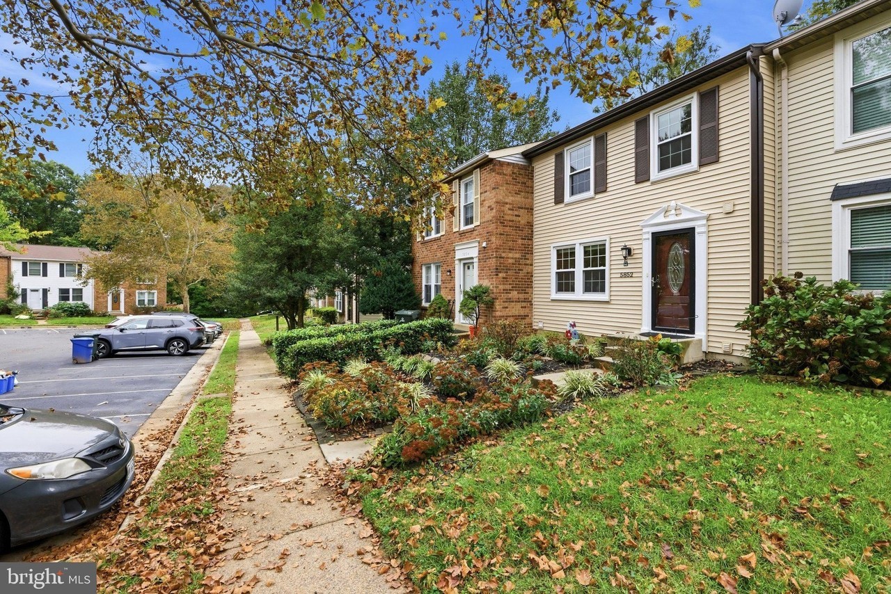5852 Rock Forest Ct - Photo 4 of 47