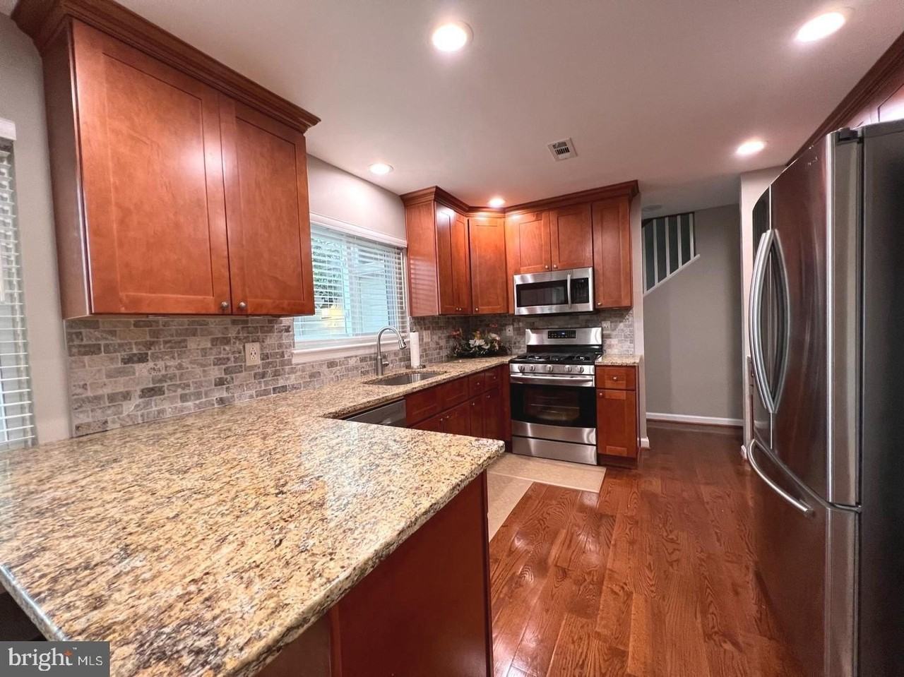 1514 Roundleaf Ct - Photo 2 of 32
