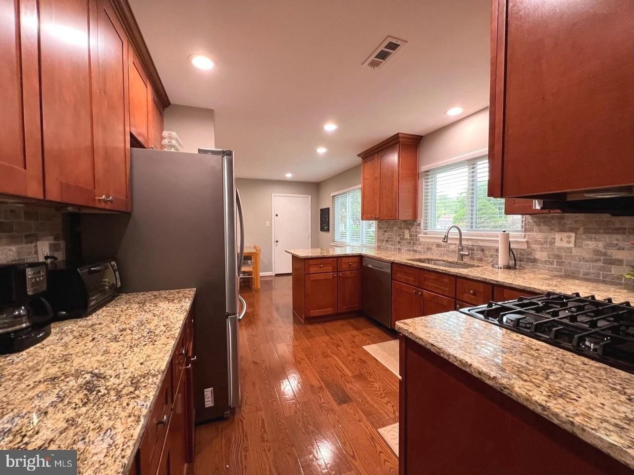 1514 Roundleaf Ct - Photo 4 of 32