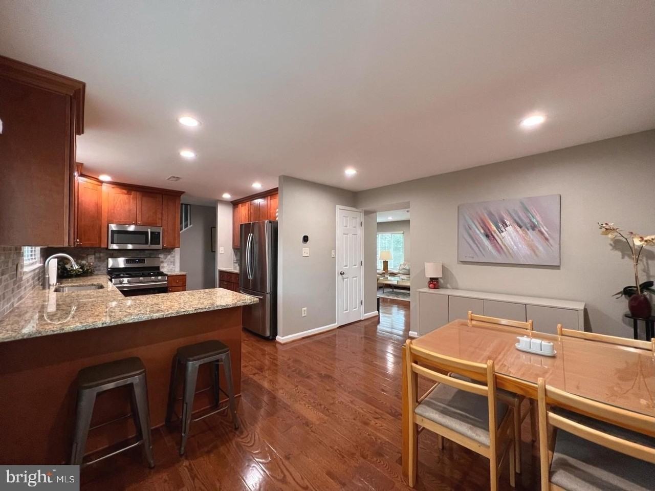 1514 Roundleaf Ct - Photo 5 of 32