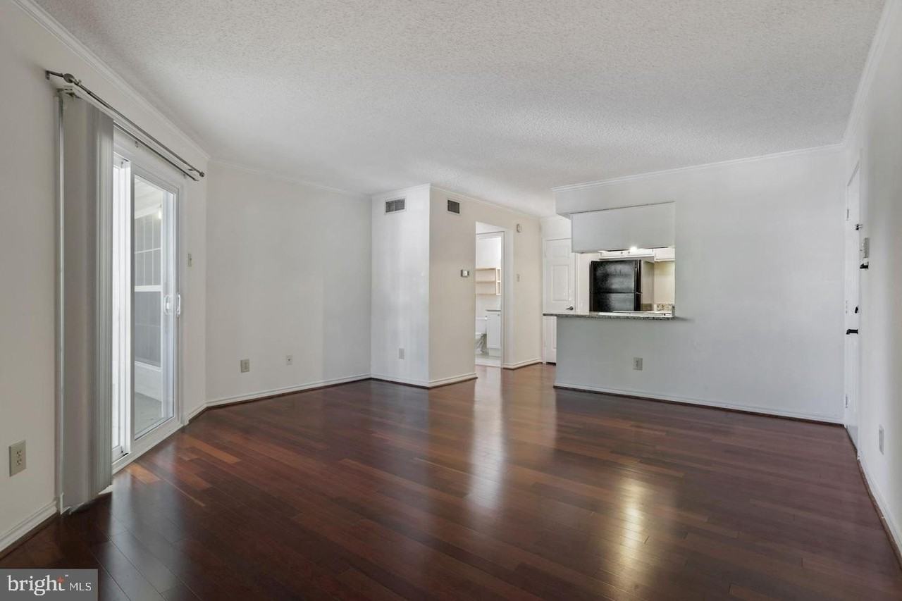 1535 Lincoln Way - Photo 2 of 21