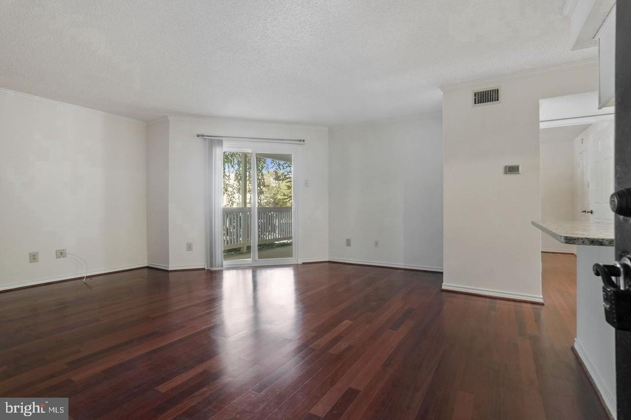 1535 Lincoln Way - Photo 3 of 21