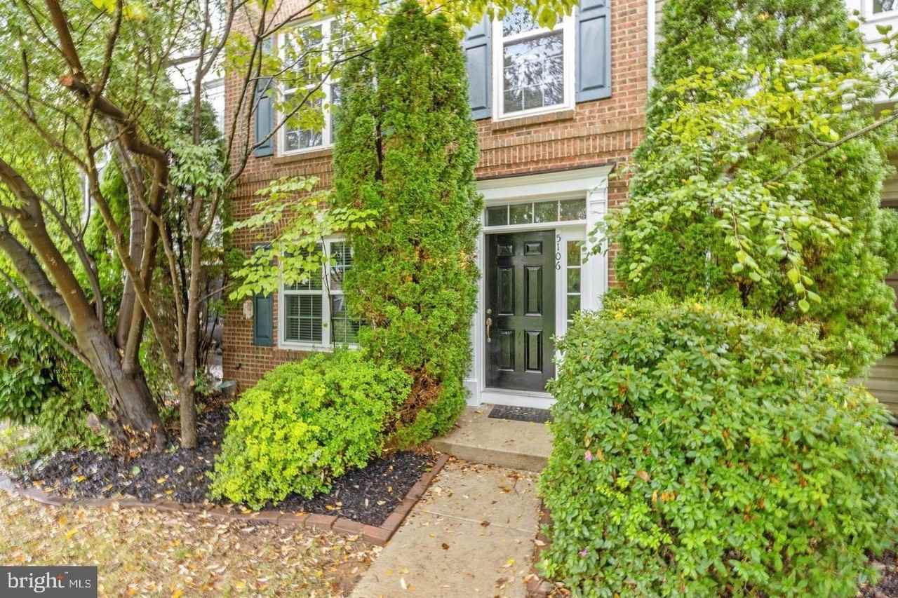 5106 Village Fountain Pl - Photo 2 of 26