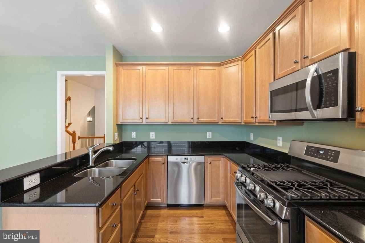 5106 Village Fountain Pl - Photo 3 of 26