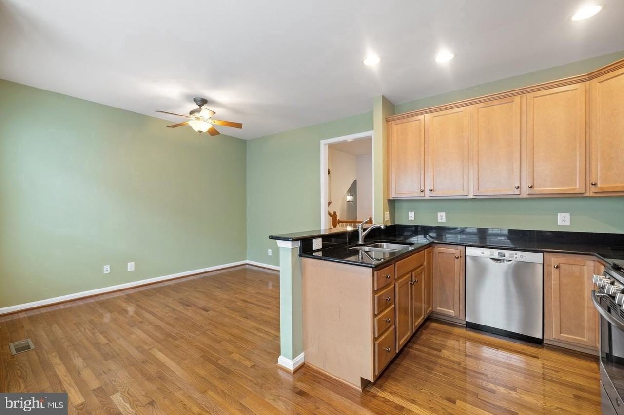 5106 Village Fountain Pl - Photo 5 of 26