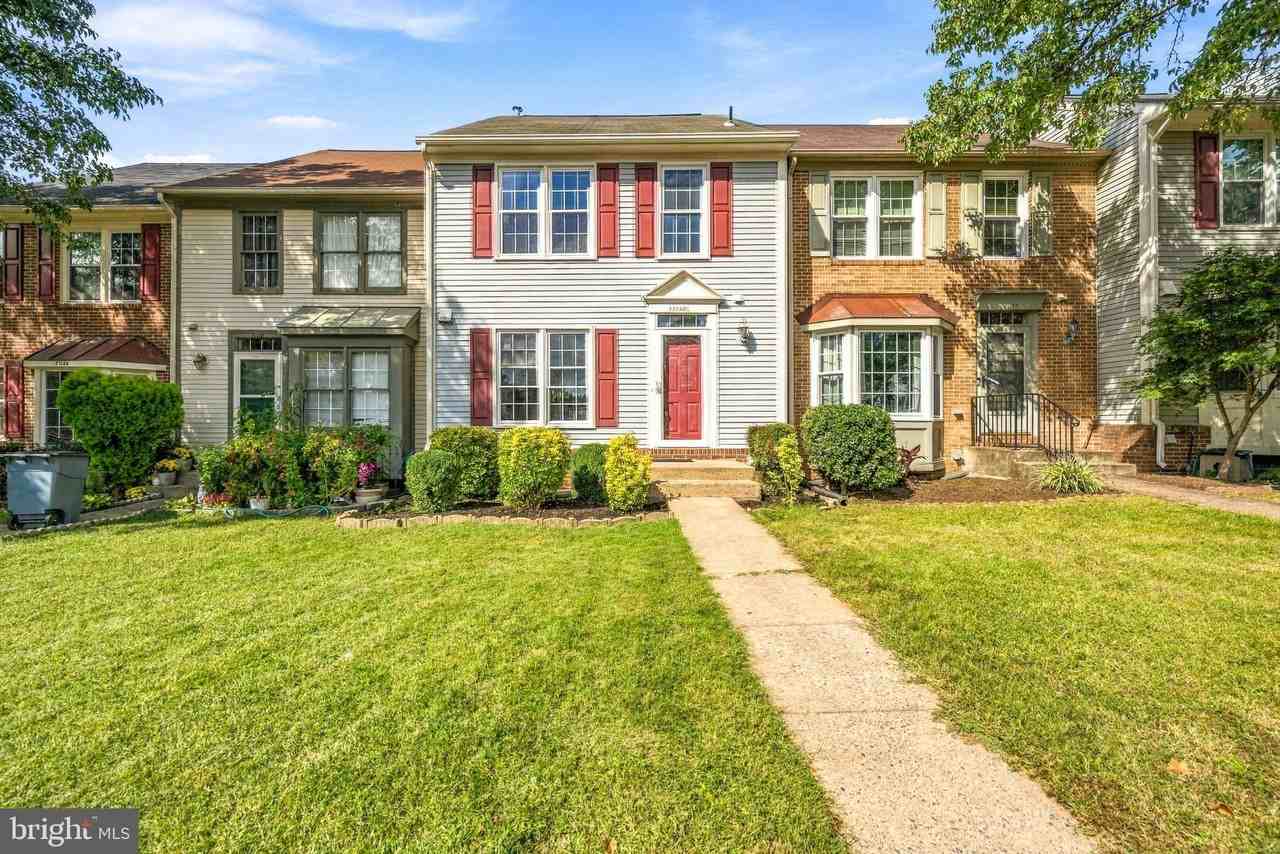 21140 Winding Brook Sq - Photo 2 of 29