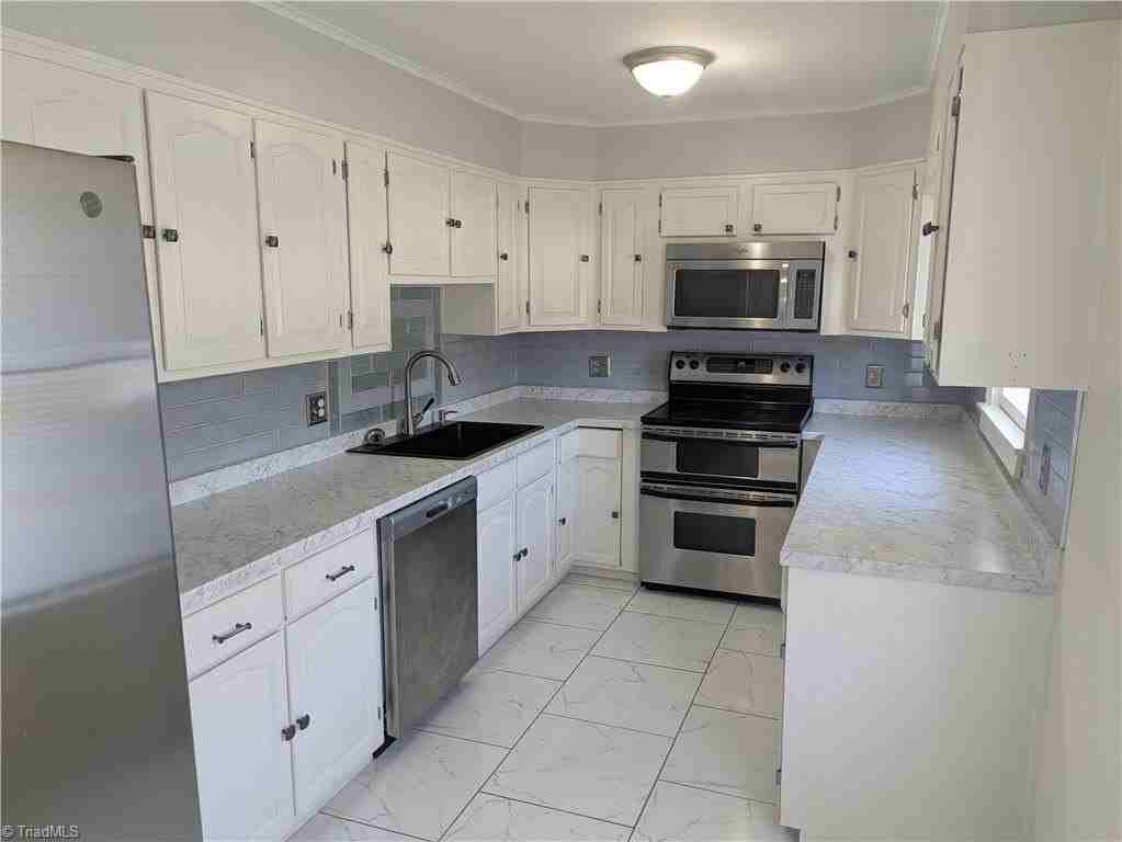2707 Reynolda Rd #C3 - Photo 3 of 17