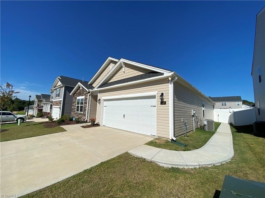 392 Rhett Ave - Photo 2 of 28