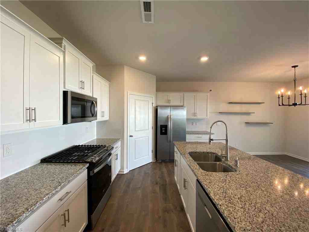 392 Rhett Ave - Photo 5 of 28