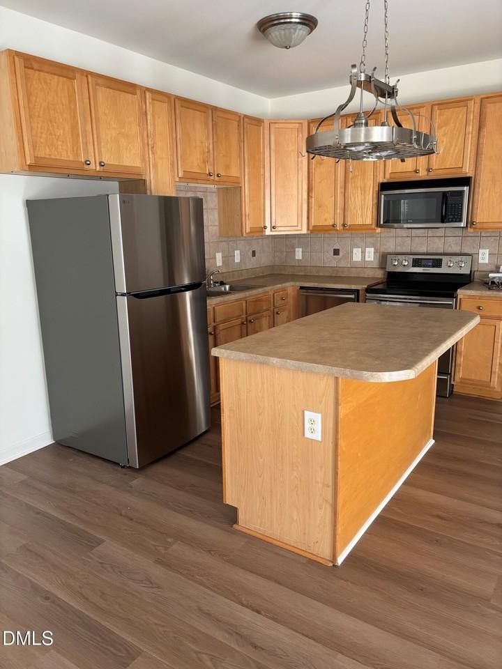 255 Plaza Dr #E - Photo 4 of 18