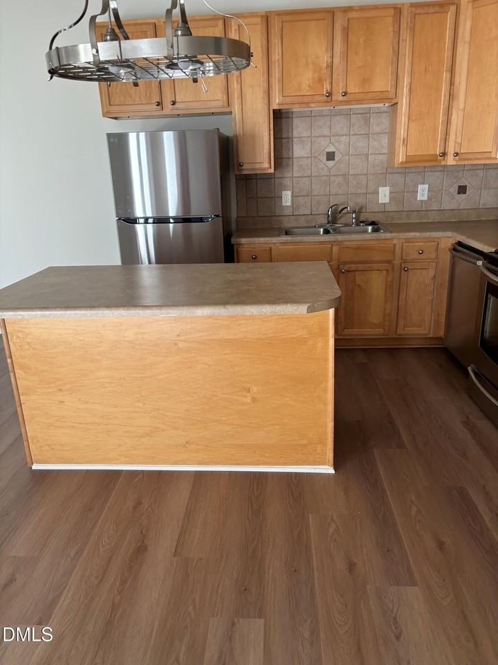 255 Plaza Dr #E - Photo 5 of 18