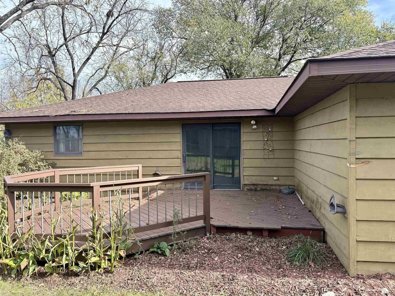508 Locust St - Photo 3 of 18