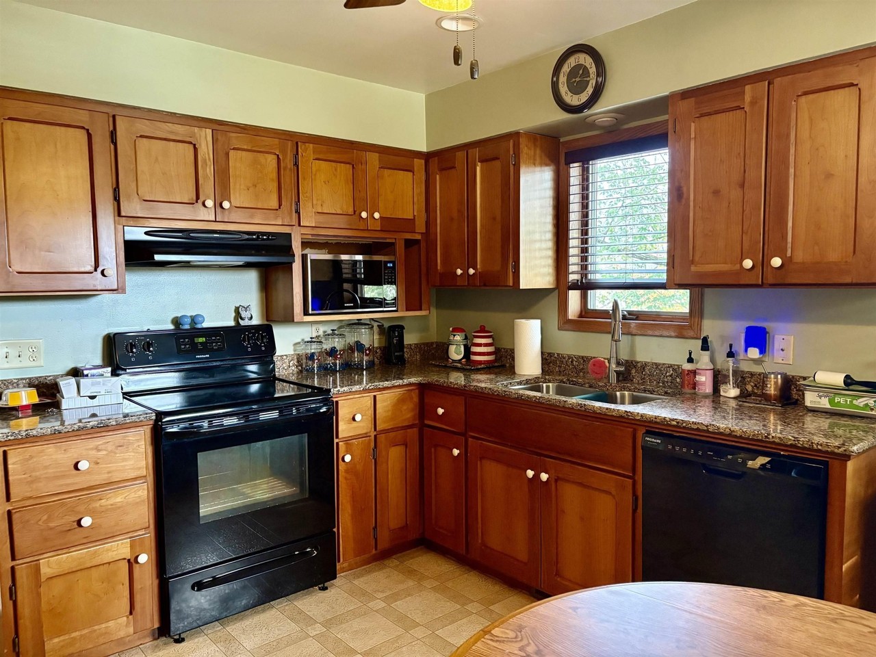 508 Locust St - Photo 4 of 18