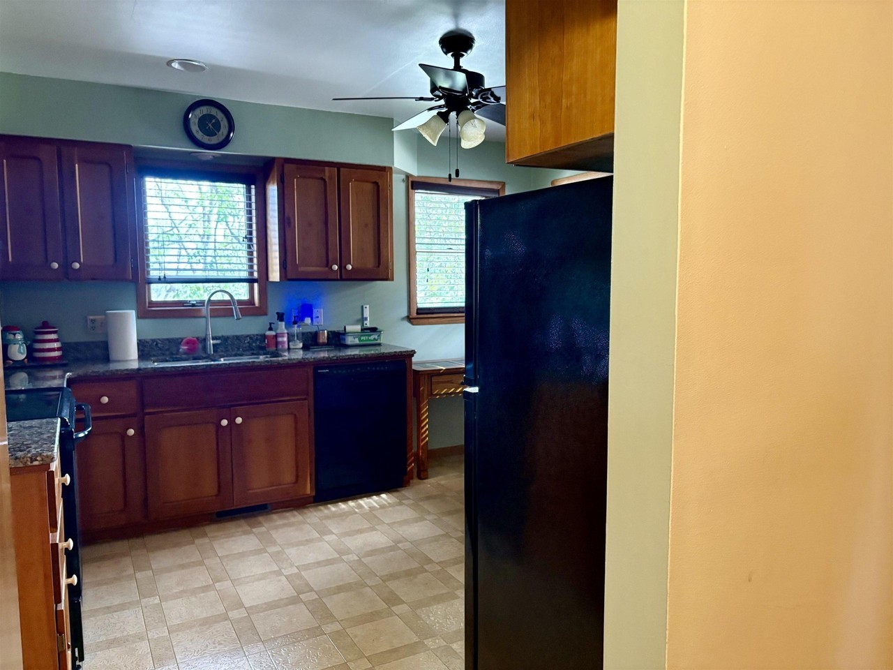 508 Locust St - Photo 6 of 18