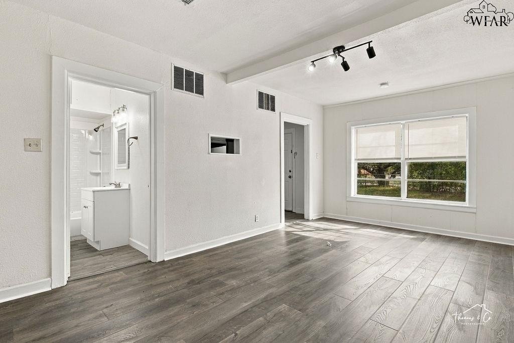 3711 Cumberland Ave - Photo 7 of 36