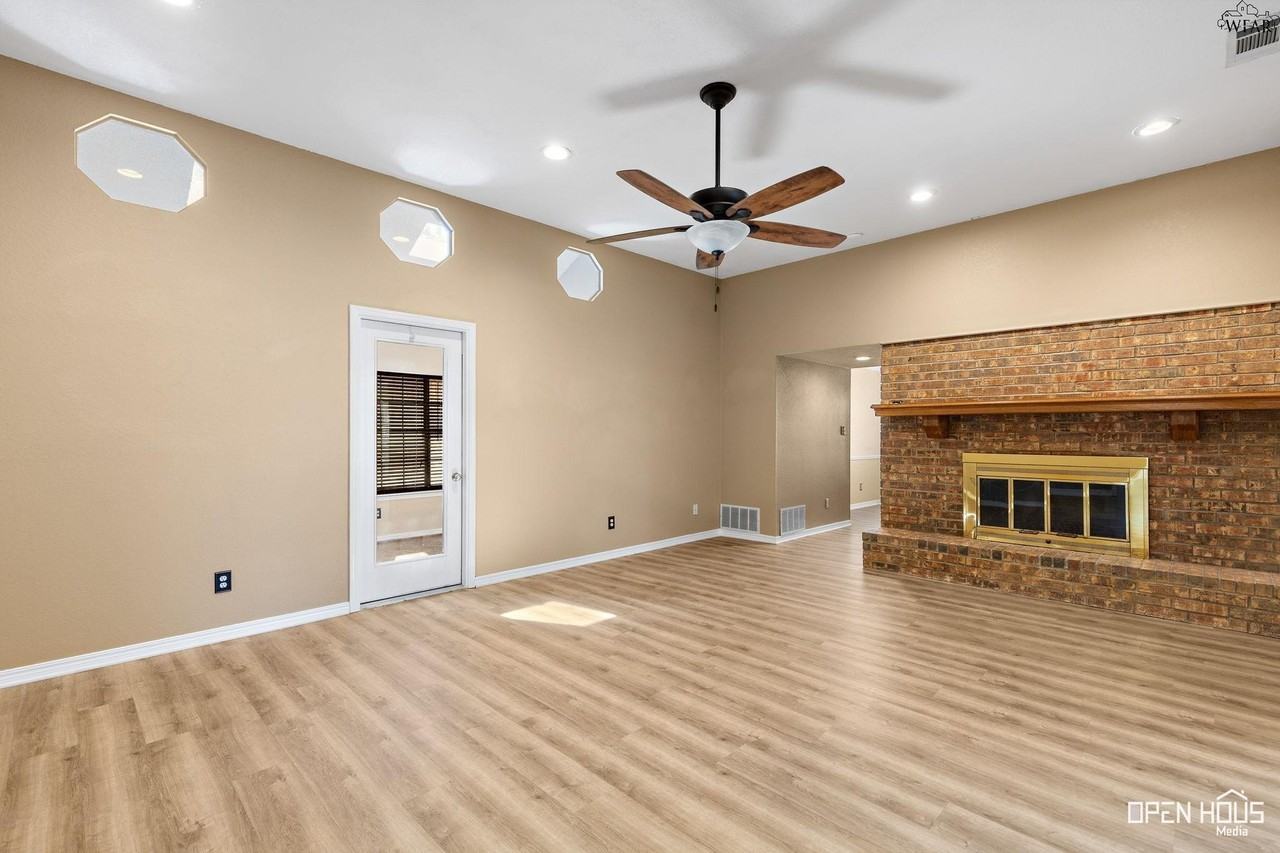 4708 Stansbury Ln - Photo 3 of 30
