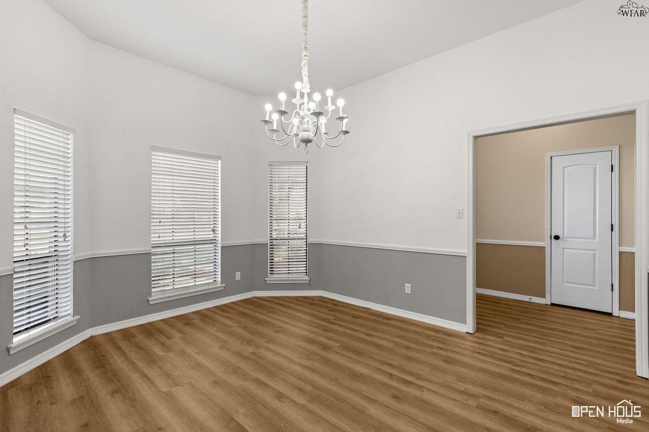 4708 Stansbury Ln - Photo 6 of 30