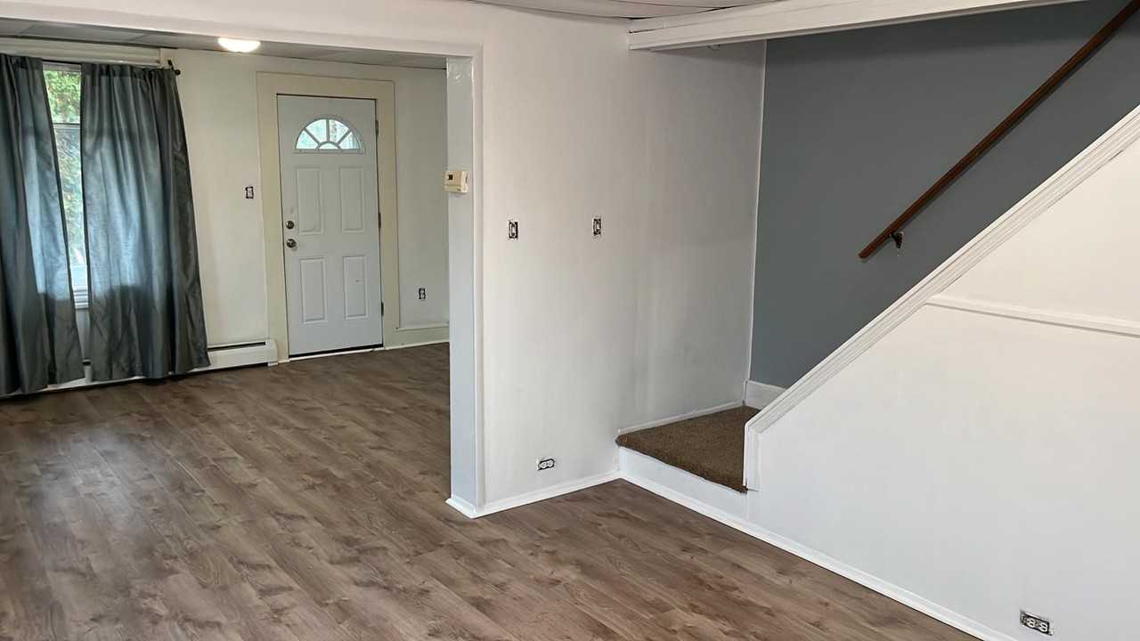 114 Carpenter St - Photo 2 of 10