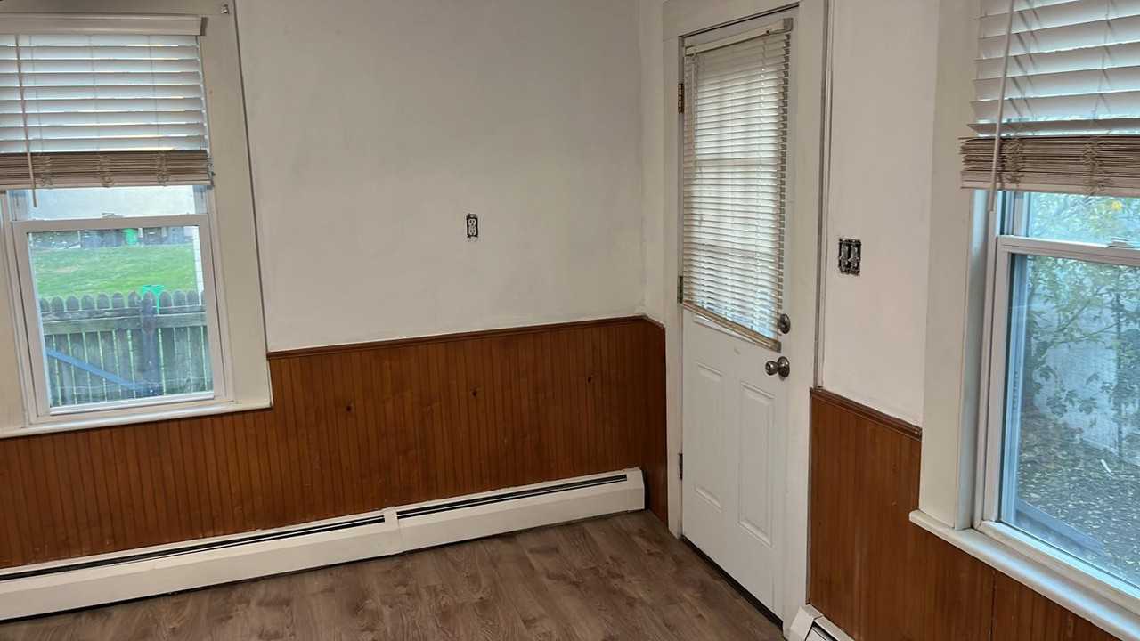 114 Carpenter St - Photo 4 of 10
