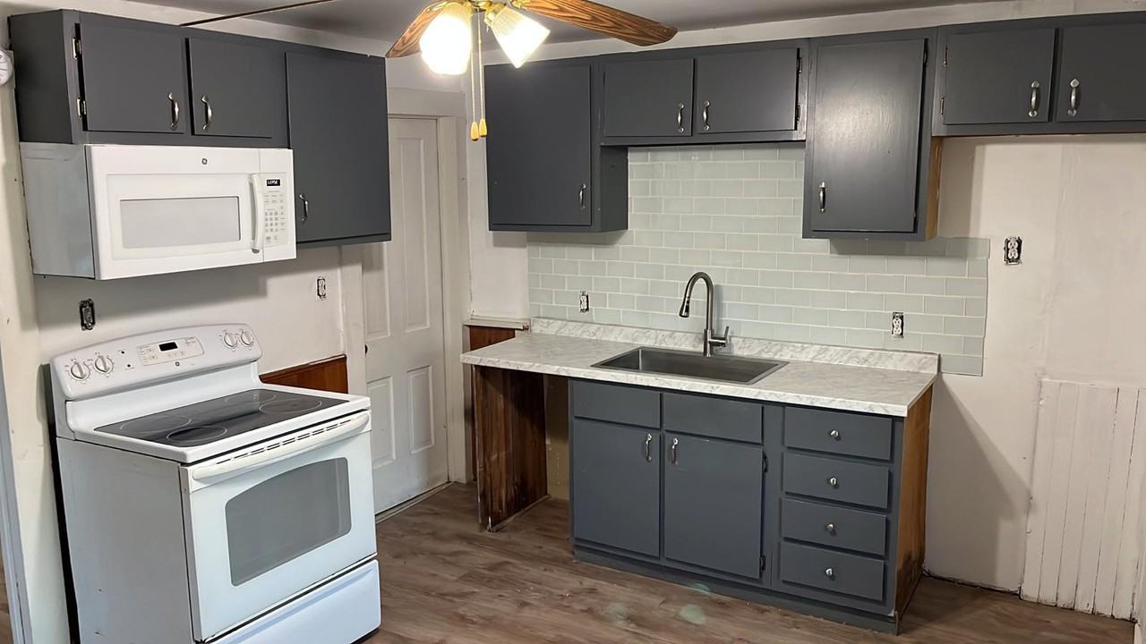 114 Carpenter St - Photo 6 of 10