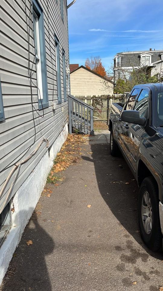 114 Carpenter St - Photo 7 of 10