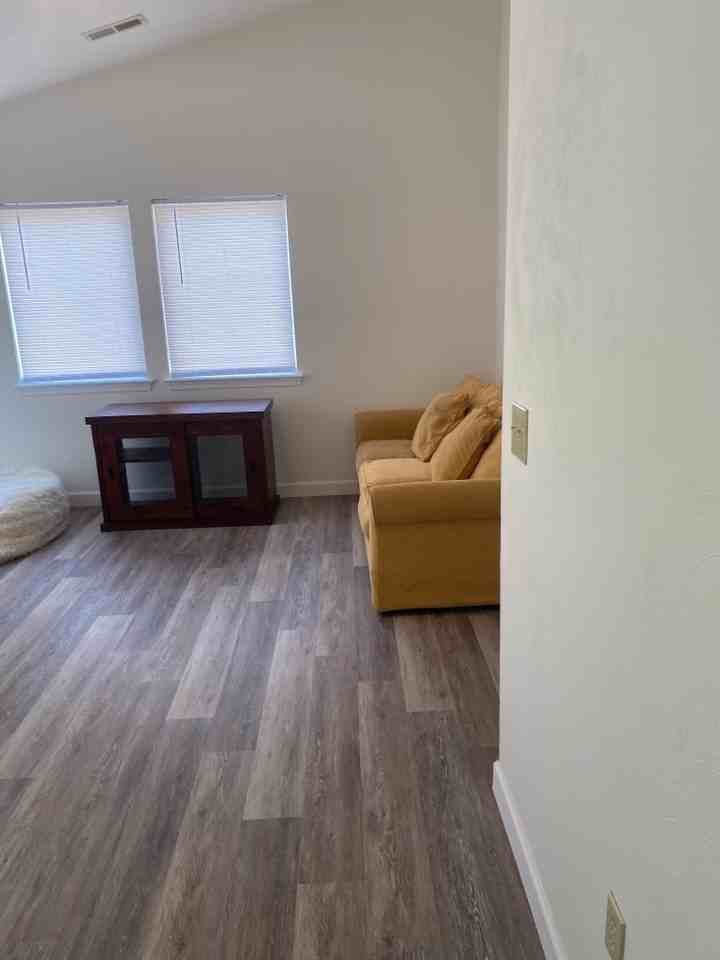 1448 Devon Ln - Photo 3 of 9