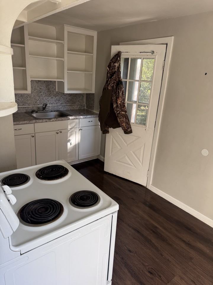 482 Oak St #482 - Photo 2 of 9