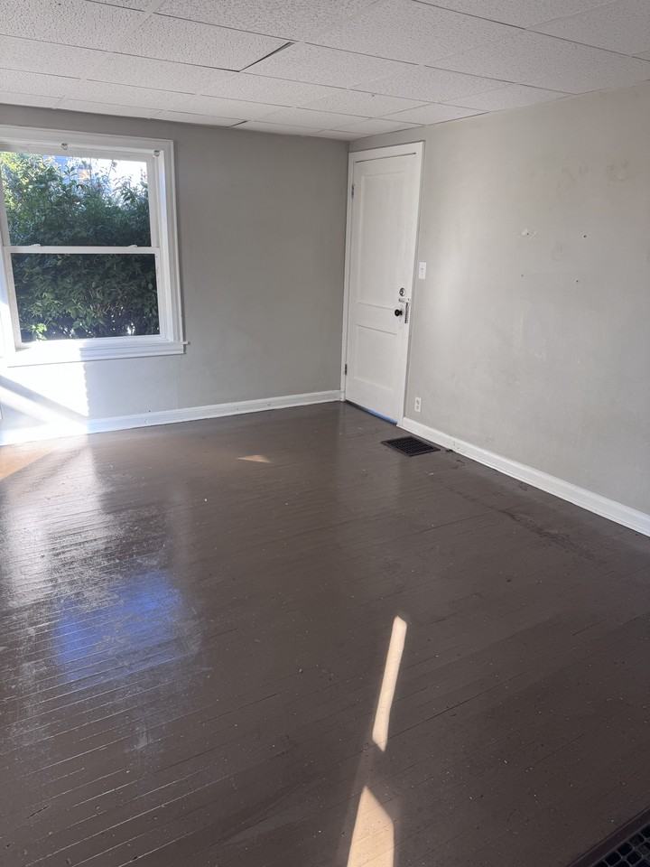 482 Oak St #482 - Photo 3 of 9
