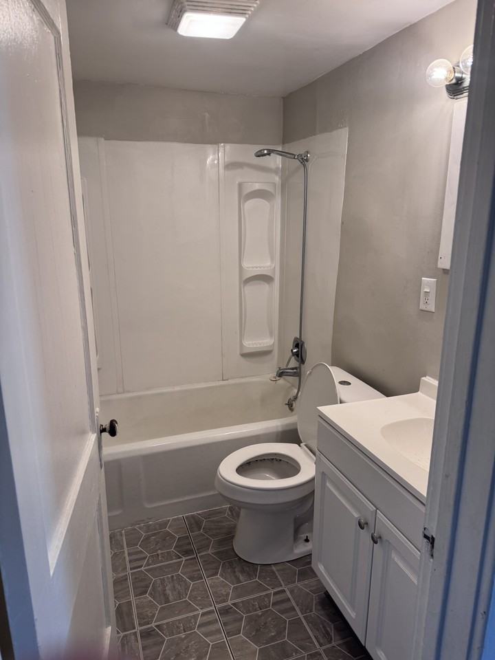 482 Oak St #482 - Photo 4 of 9