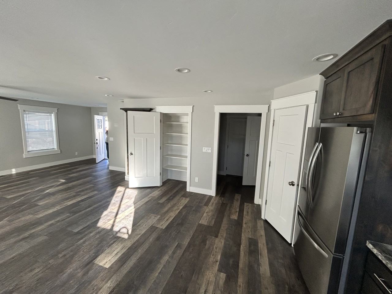 525 Main St - Photo 4 of 10